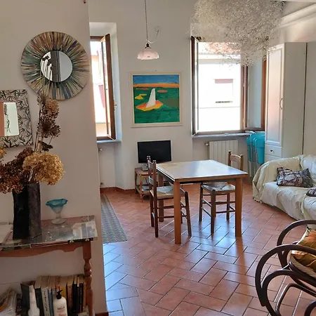 Cosy Half Mile To Sea Apartment *